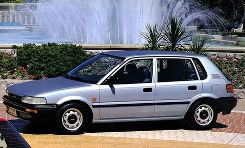 Toyota Corolla 1.3 XLi 1990 view 3
