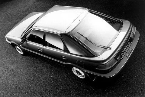 Toyota Corolla Liftback 1.3 XLi 1990 view 2