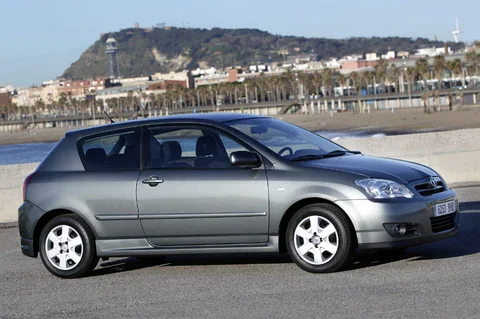 Toyota Corolla 2.0 D4-D Executive 2004 view 3