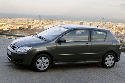 Toyota Corolla 2.0 D4-D Executive 2004 view 5