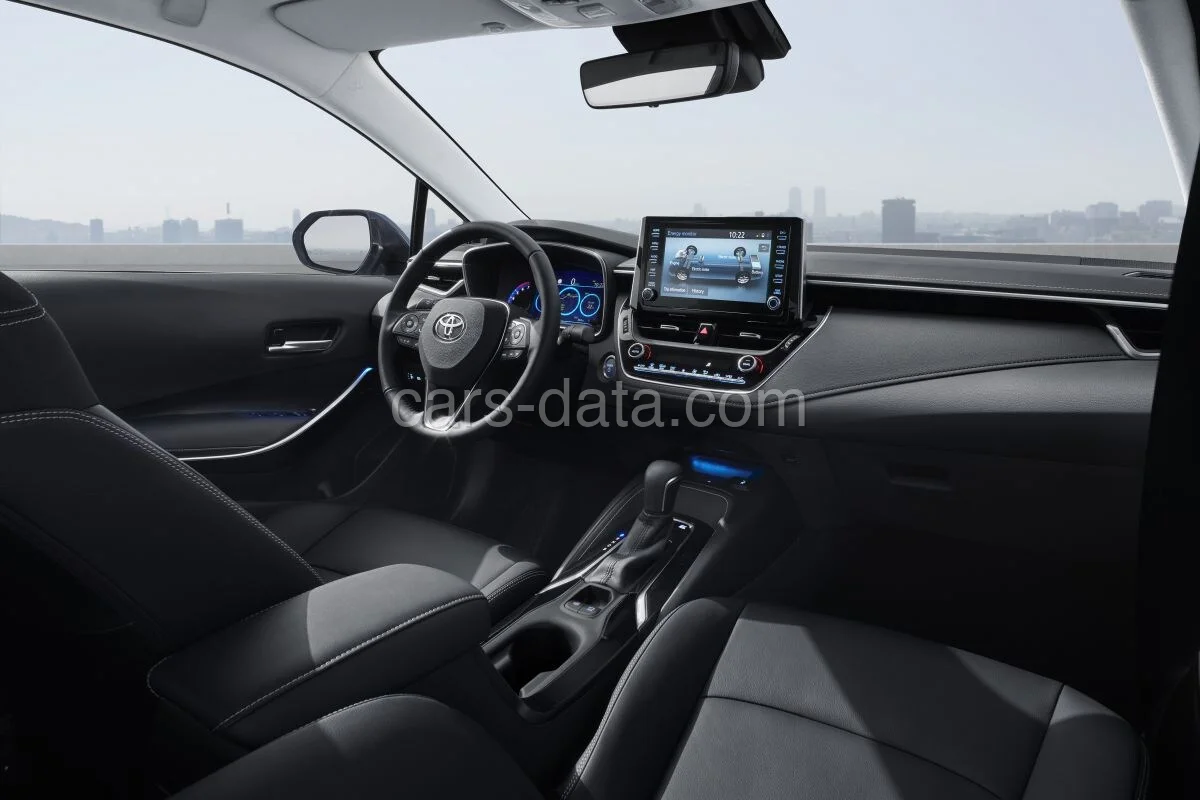 Toyota Corolla Sedan 1.8 Hybrid Active 2019 front view