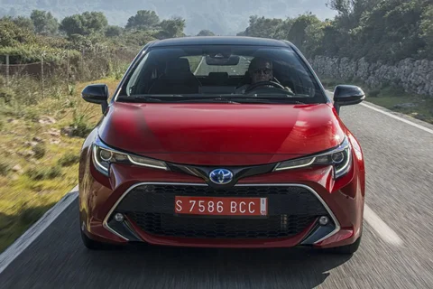 Toyota Corolla 1.8 Hybrid Dynamic 2019 view 2