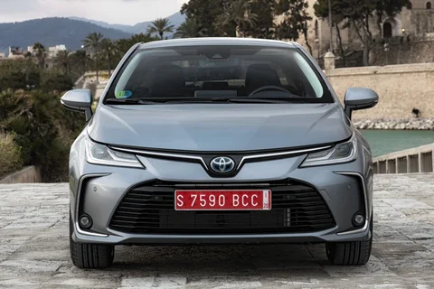 Toyota Corolla Sedan 1.8 Hybrid Active 2019 view 10