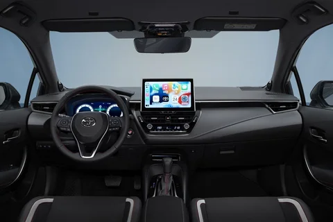 Toyota Corolla Hybrid 140 Dynamic 2024 view 3