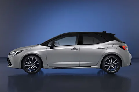 Toyota Corolla Hybrid 140 Dynamic 2024 view 8