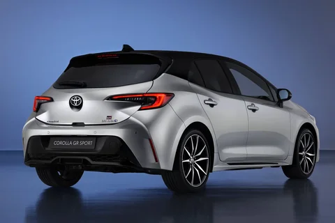 Toyota Corolla Hybrid 140 Dynamic 2024 view 9