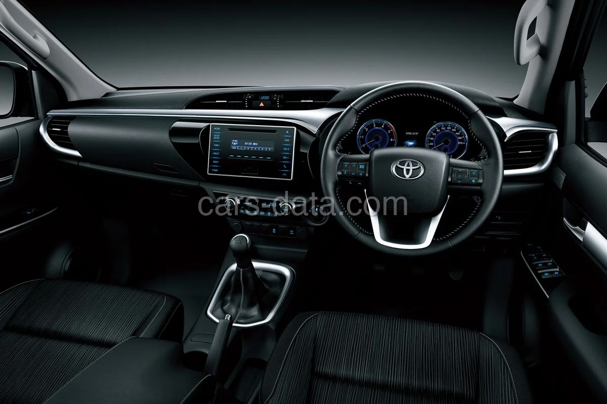 Toyota Hilux Double Cab 2.4 D-4D 4WD Executive 2019 front view