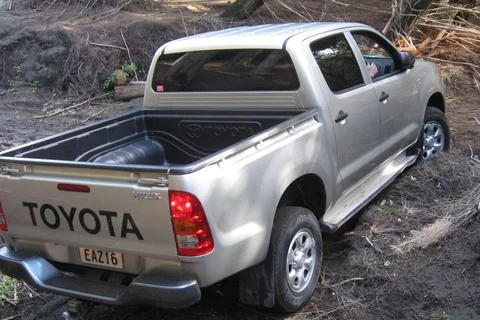 Toyota Hilux Double Cab 2.4 D-4D 4WD Executive 2019 view 2