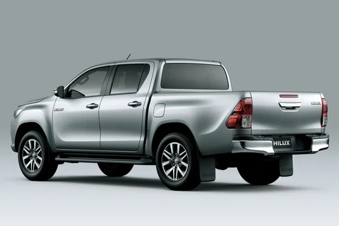 Toyota Hilux Double Cab 2.4 D-4D 4WD Executive 2019 view 3