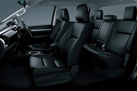 Toyota Hilux Double Cab 2.4 D-4D 4WD Executive 2019 view 4