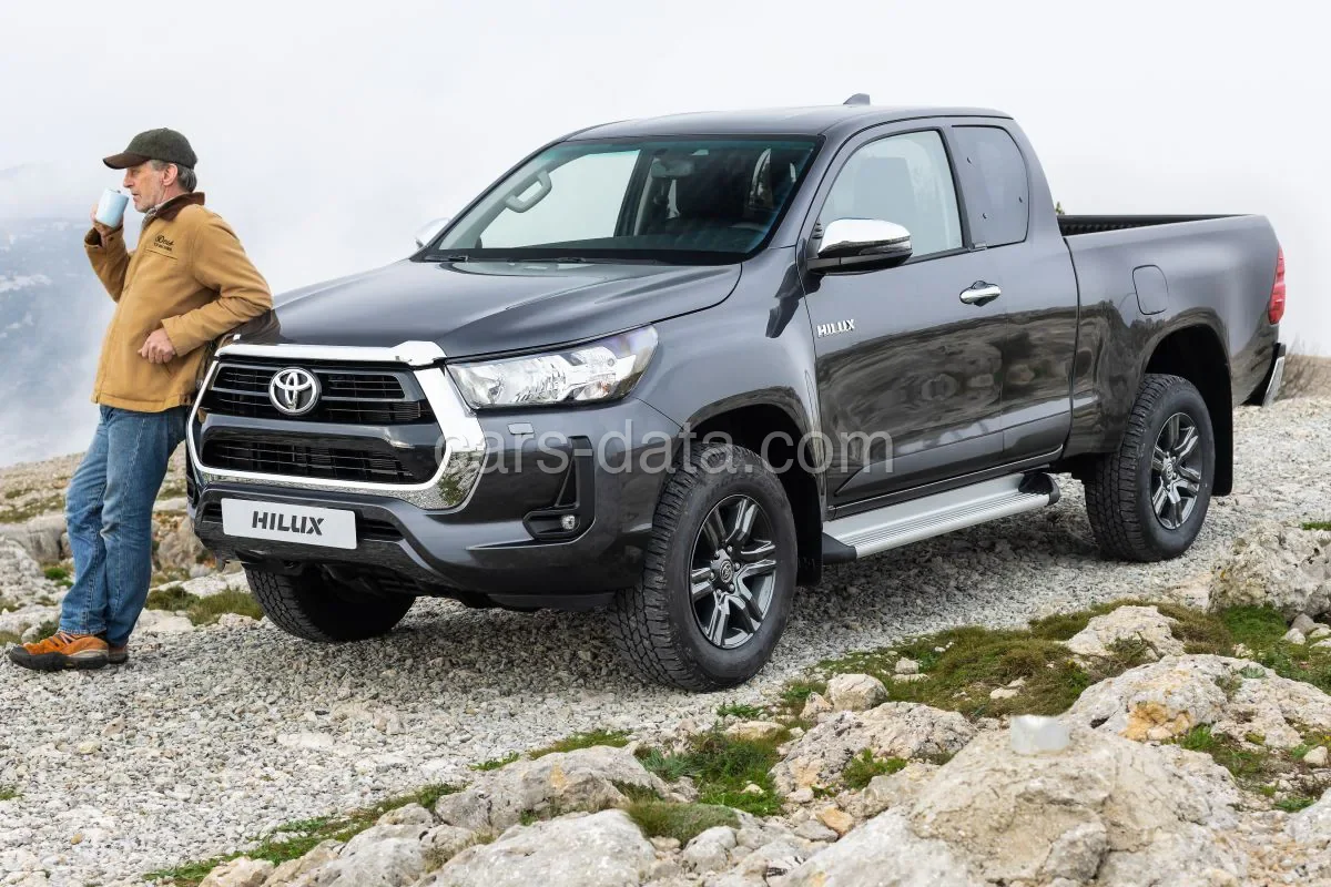 Toyota Hilux Xtra Cabine 2.8 D-4D 4WD Invincible 2024 front view