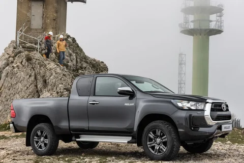Toyota Hilux Xtra Cabine 2.8 D-4D 4WD Invincible 2024 view 3
