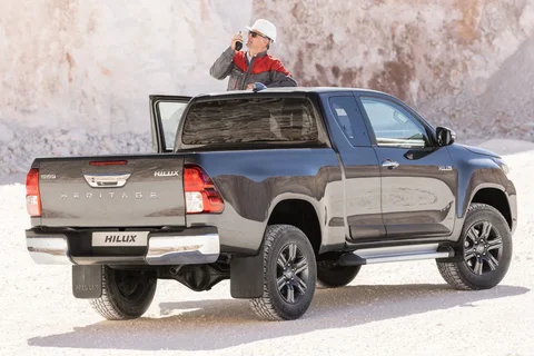 Toyota Hilux Xtra Cabine 2.8 D-4D 4WD Invincible 2024 view 5