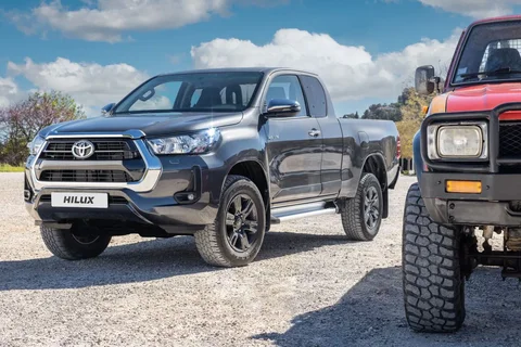 Toyota Hilux Xtra Cabine 2.8 D-4D 4WD Invincible 2024 view 6
