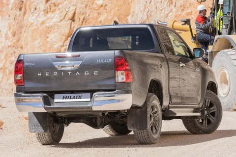 Toyota Hilux Xtra Cabine 2.8 D-4D 4WD Invincible 2024 view 8