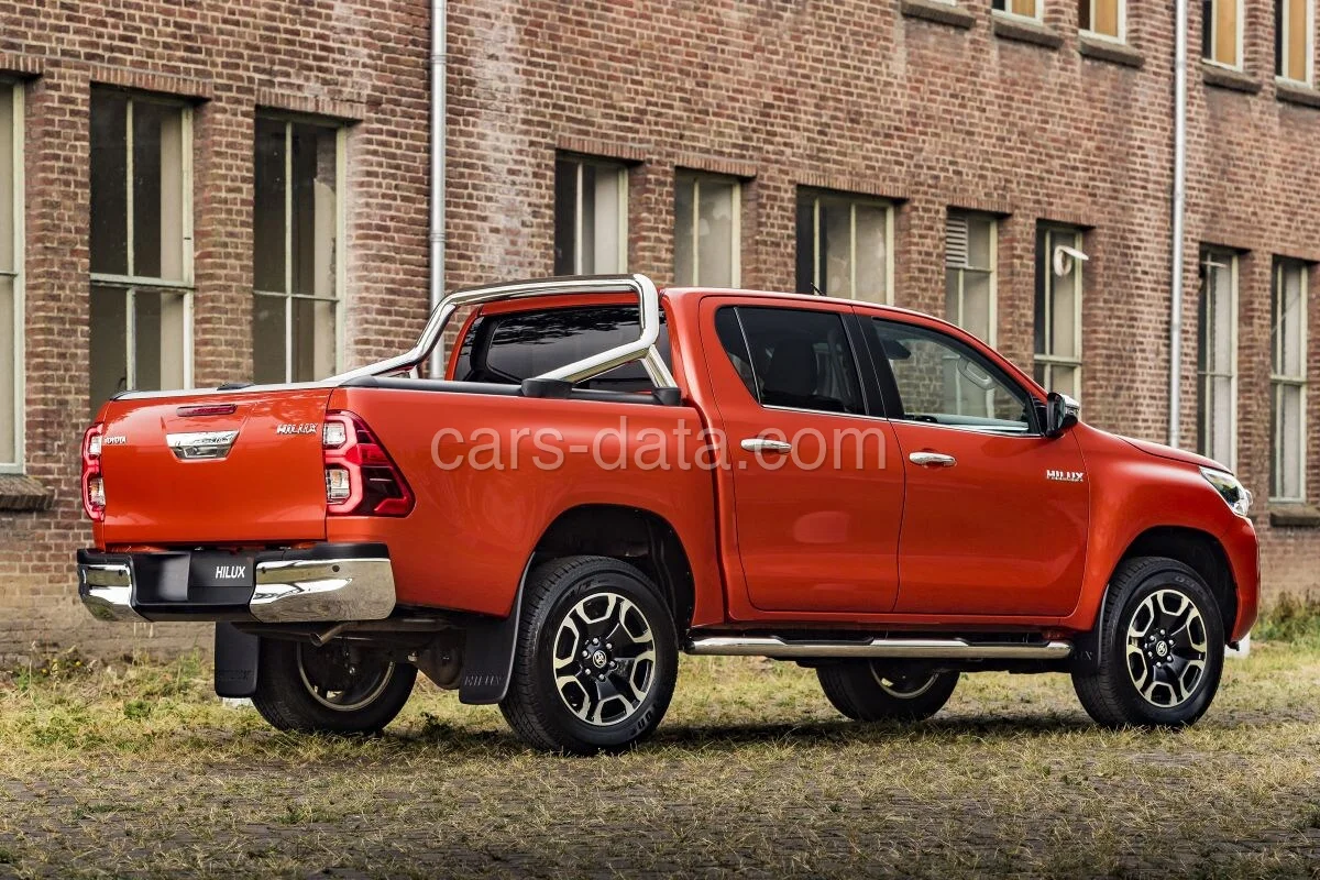 Toyota Hilux Double Cab 2.4 D-4D 4WD Challenger 2024 front view