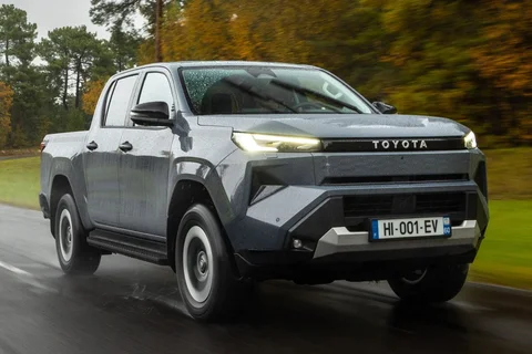 Toyota Hilux Electric 59.2kWh Challenger 2026 view 9