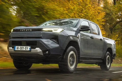 Toyota Hilux Electric 59.2kWh Challenger 2026 view 10