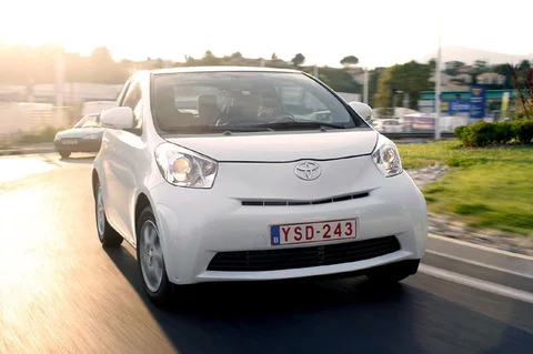 Toyota iQ 1.0 VVT-i Access 2010 view 2
