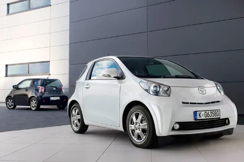 Toyota iQ 1.0 VVT-i Access 2010 view 4