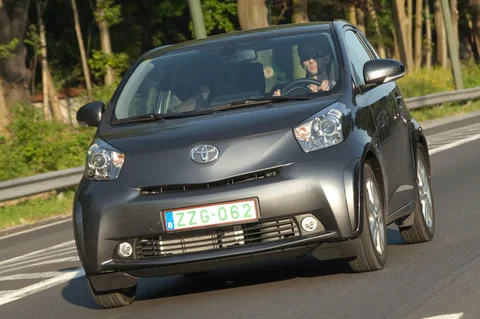 Toyota iQ 1.0 VVT-i Access 2010 view 8