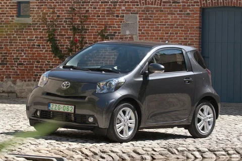 Toyota iQ 1.0 VVT-i Access 2010 view 9