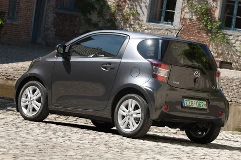 Toyota iQ 1.0 VVT-i Access 2010 view 10