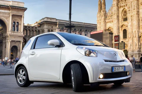 Toyota iQ 1.0 VVT-i Access 2010 view 12
