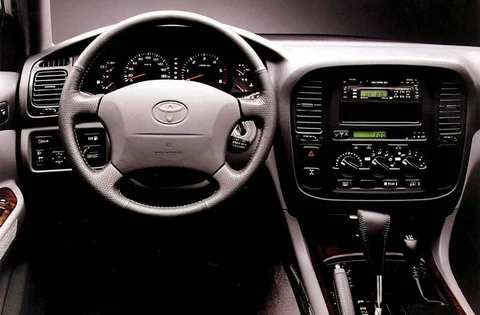 Toyota Land Cruiser 100 4.7 V8 Executive 1998 view 3