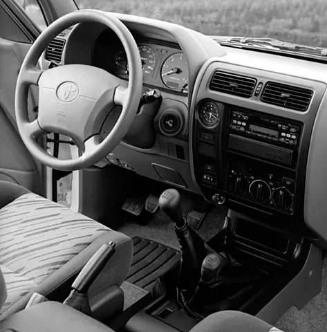 Toyota Land Cruiser 90 3.0 TD 1996 view 3