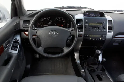 Toyota Land Cruiser 2002 front view