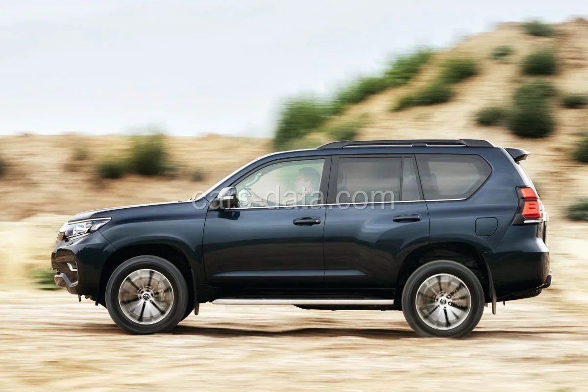Toyota Land Cruiser 2.8 D-4D Executive 2017 front view