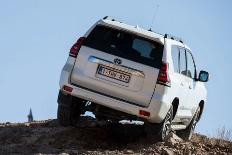 Toyota Land Cruiser 2.8 D-4D Executive 2017 view 2