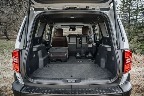 Toyota Land Cruiser 250 2.8 D-4D First Edition 2024 view 6