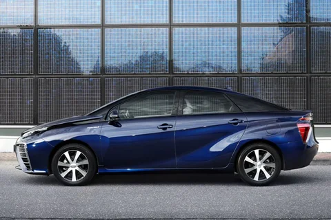 Toyota Mirai FCV Executive 2017 view 2