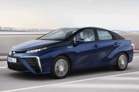 Toyota Mirai FCV Executive 2017 view 3