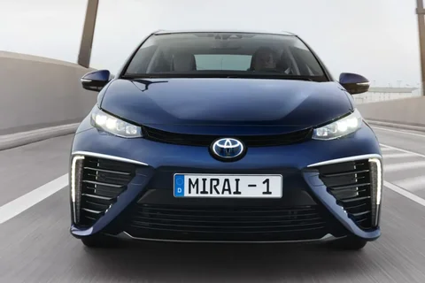 Toyota Mirai FCV Executive 2017 view 4