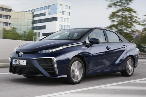 Toyota Mirai FCV Executive 2017 view 5