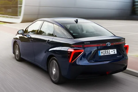 Toyota Mirai FCV Executive 2017 view 6