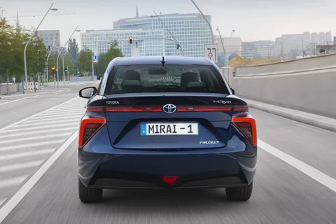 Toyota Mirai FCV Executive 2017 view 9