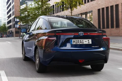 Toyota Mirai FCV Executive 2017 view 11