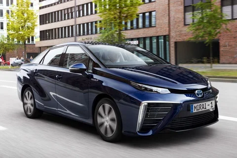Toyota Mirai FCV Executive 2017 view 12