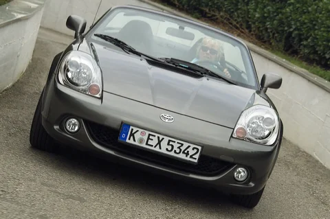 Toyota MR2 1.8 16v VVT-i Speedshift 2002 view 3