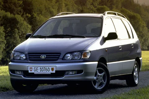Toyota Picnic 2.2 TD Executive 1999 view 3