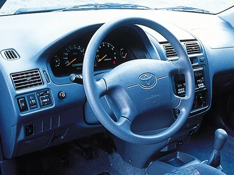 Toyota Picnic 2.2 TD Executive 1999 view 4