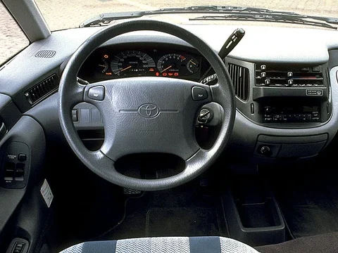 Toyota Previa 2.4 XLi 1992 view 4