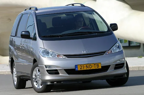 Toyota Previa 2.0 D4-D Linea Soleil 2004 view 3