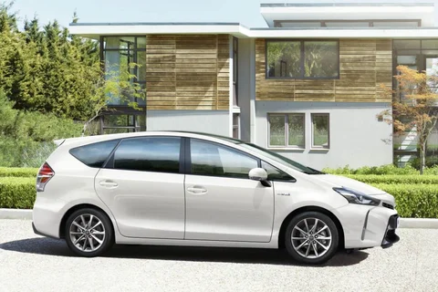 Toyota Prius+ 1.8 Hybrid Active 2018 view 2