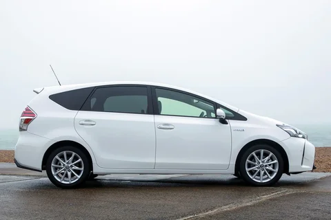 Toyota Prius+ 1.8 Hybrid Active 2018 view 12