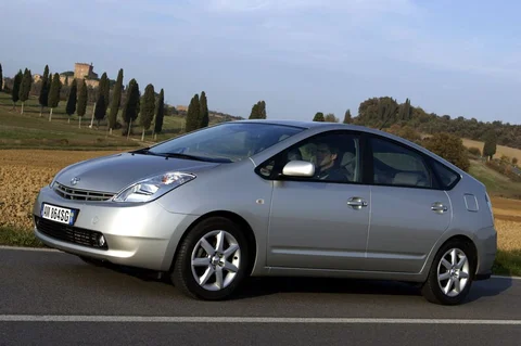 Toyota Prius THSD 2004 view 3